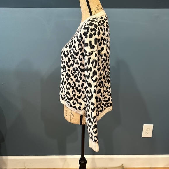 Yes Lola sweater size medium women’s - Picture 4 of 8